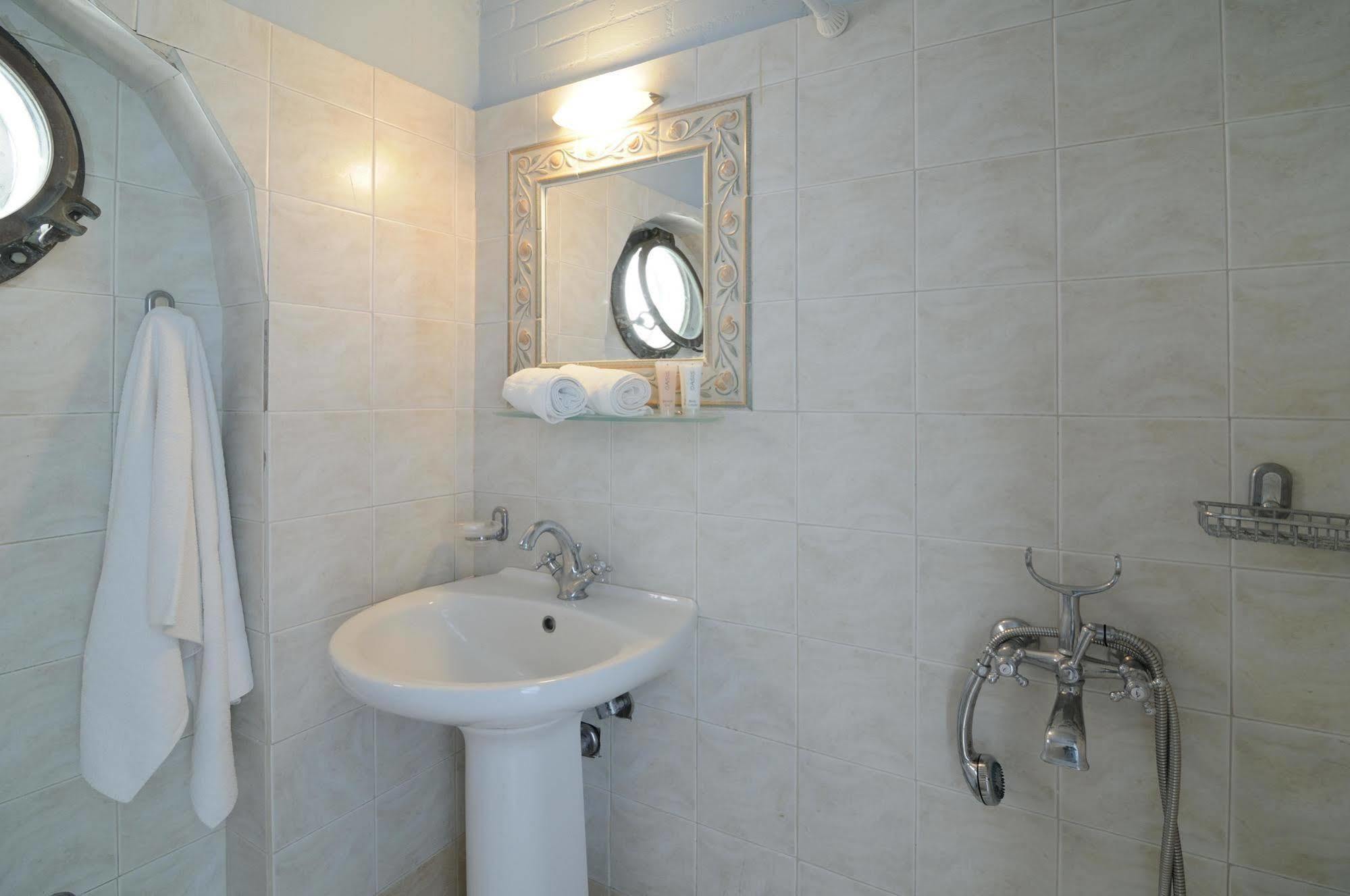 Kymothoi Rooms & Pool Bar Гаврион Екстериор снимка