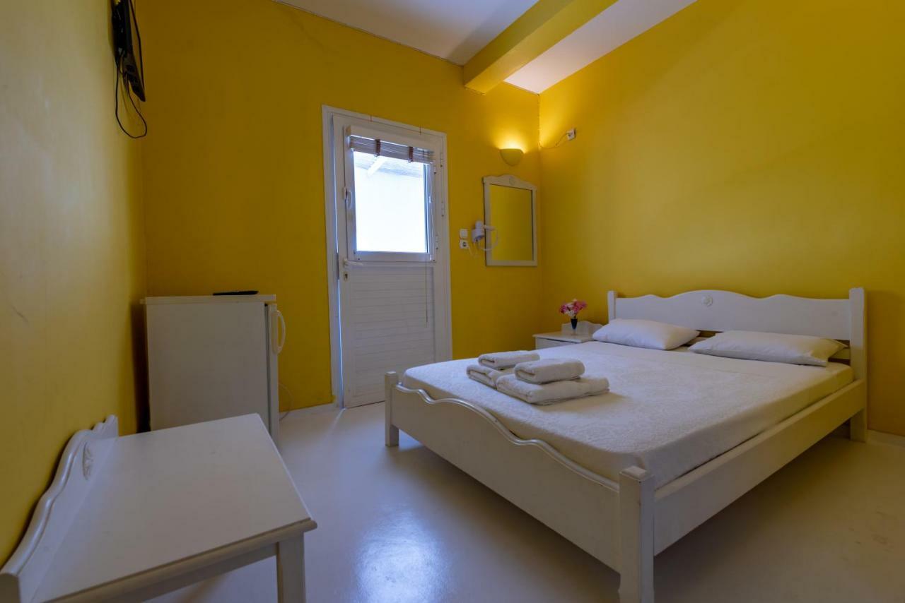 Kymothoi Rooms & Pool Bar Гаврион Екстериор снимка